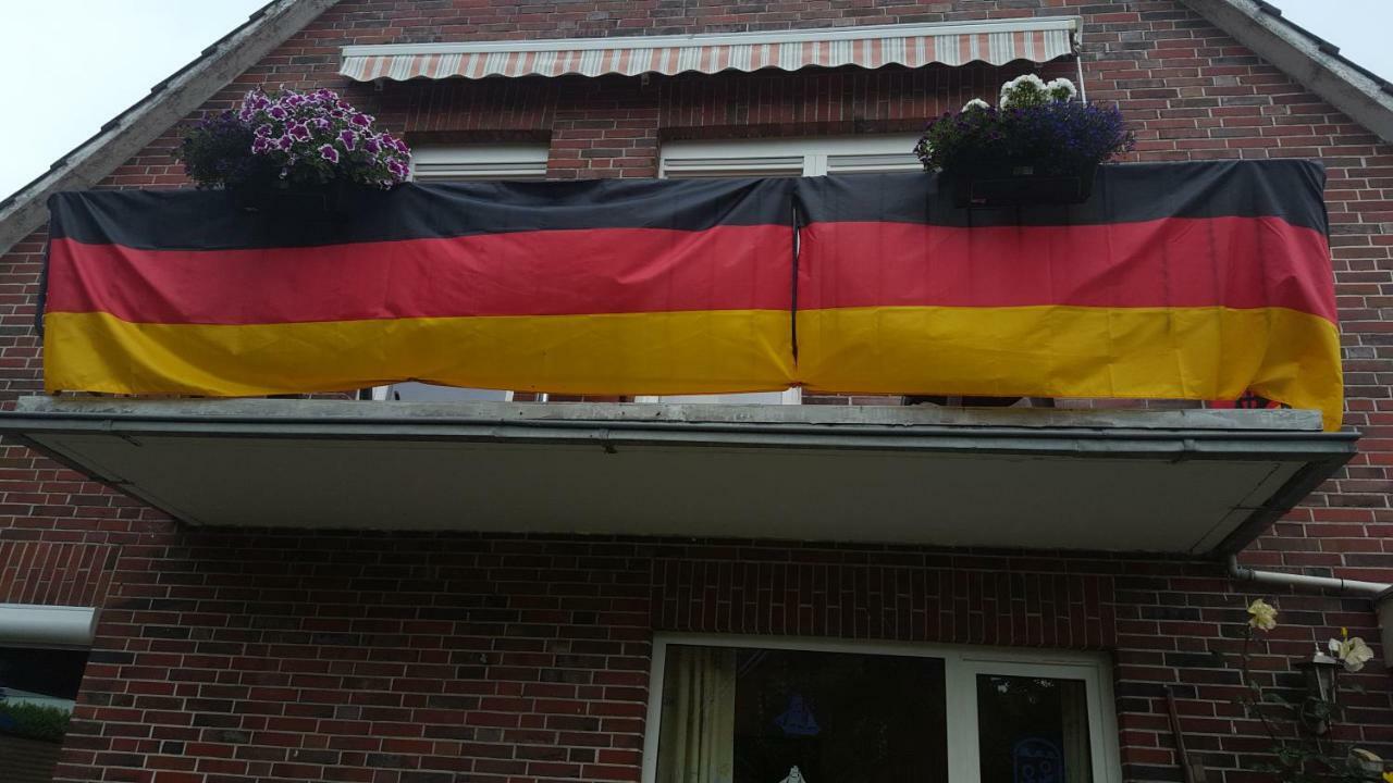 Wohnung 2 Mit Balkon- Haus Annegrete Esens Buitenkant foto